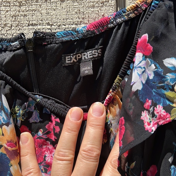 Express.Off the shoulders Black Floral MIDI  dress Fit and Flare - Picture 2 of 6